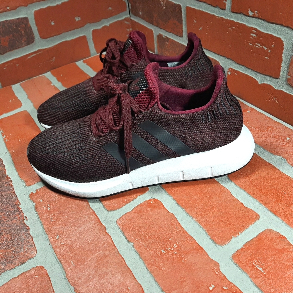 ADIDAS SWIFT RUN